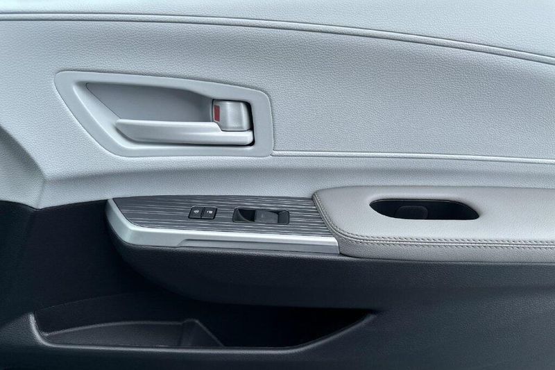New 2026 Toyota Sienna LEImage 20