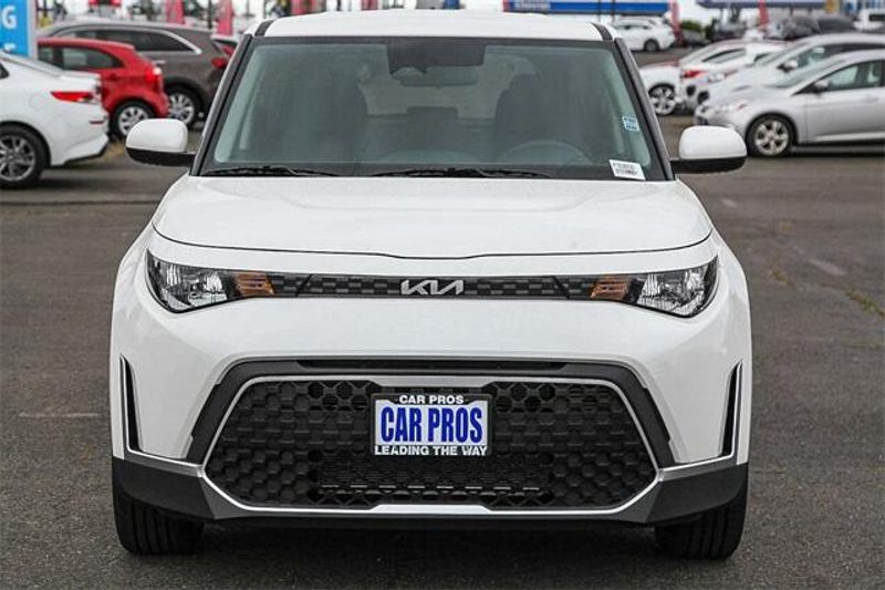 New 2025 Kia Soul LXImage 3