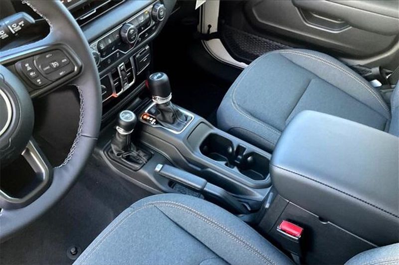 New 2025 Jeep Wrangler 4-door Sport SImage 7