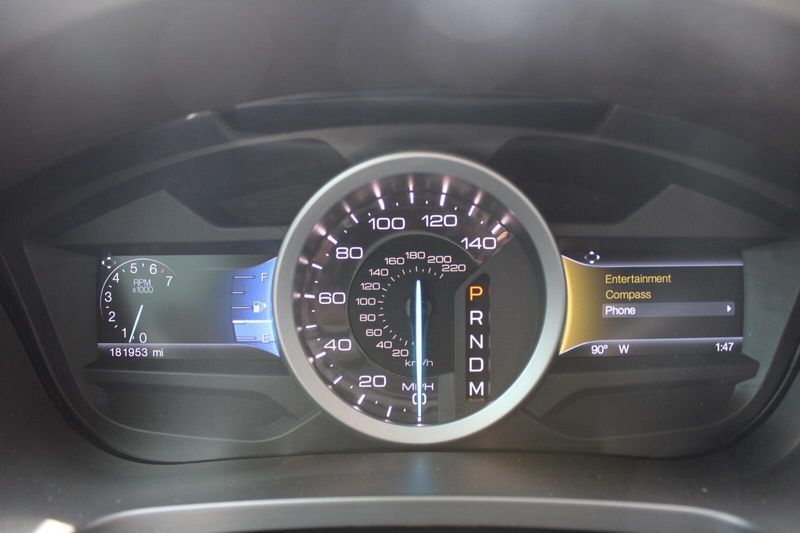2015 Ford Explorer XLT photo 16