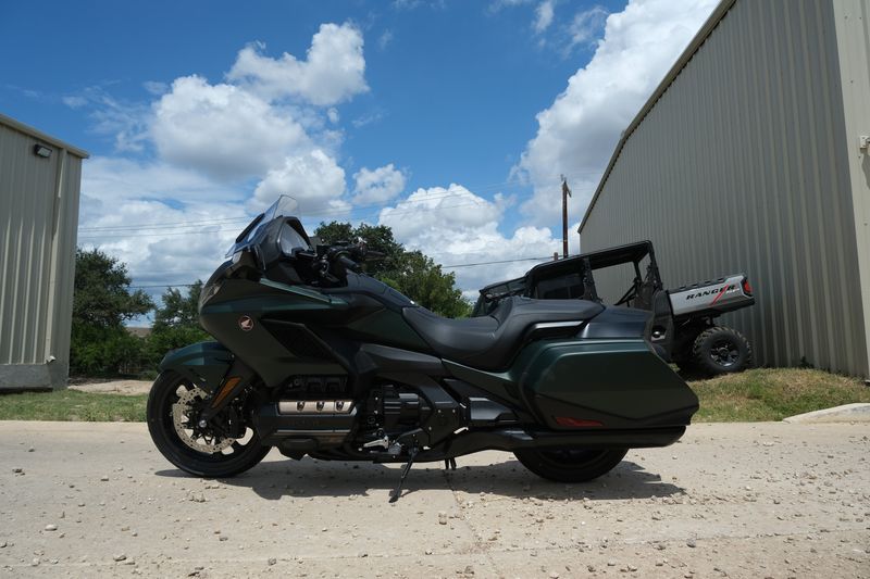 2024 Honda GOLDWING MATTE ARMORED GREEN METALLICImage 1