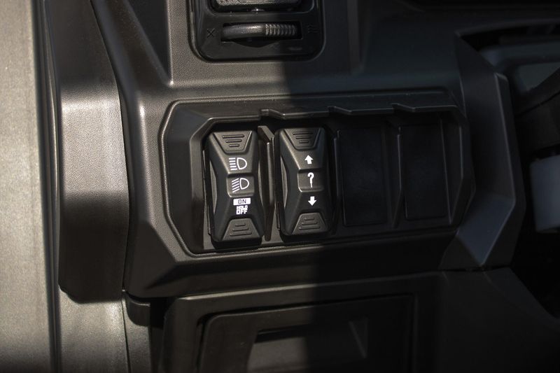 NEW 2026 CAN-AM DEFENDER MAX LIMITED CAB HD11 Image 38