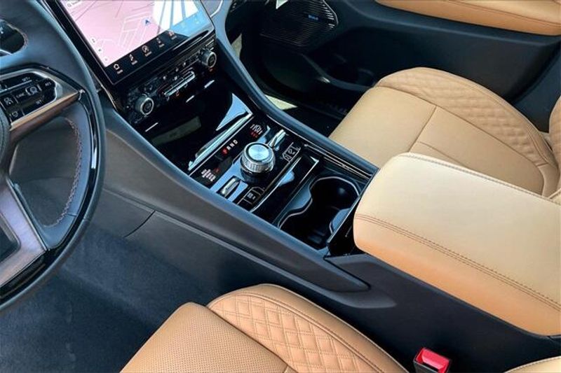 New 2025 Jeep Grand Cherokee L Summit 4x4Image 7