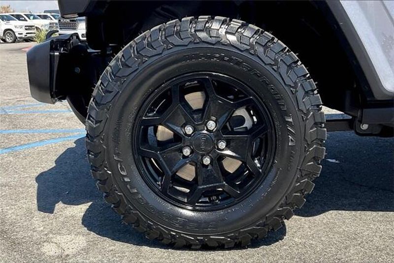 Used 2021 Jeep Gladiator WillysImage 8