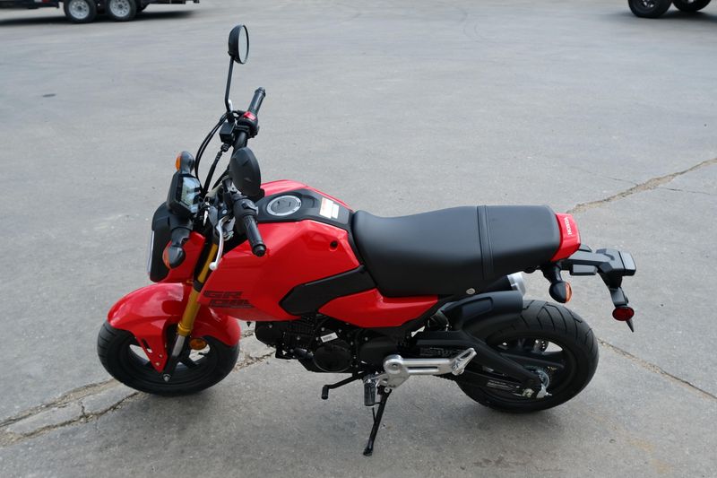 2025 Honda GROM CHERRY RED Image 7