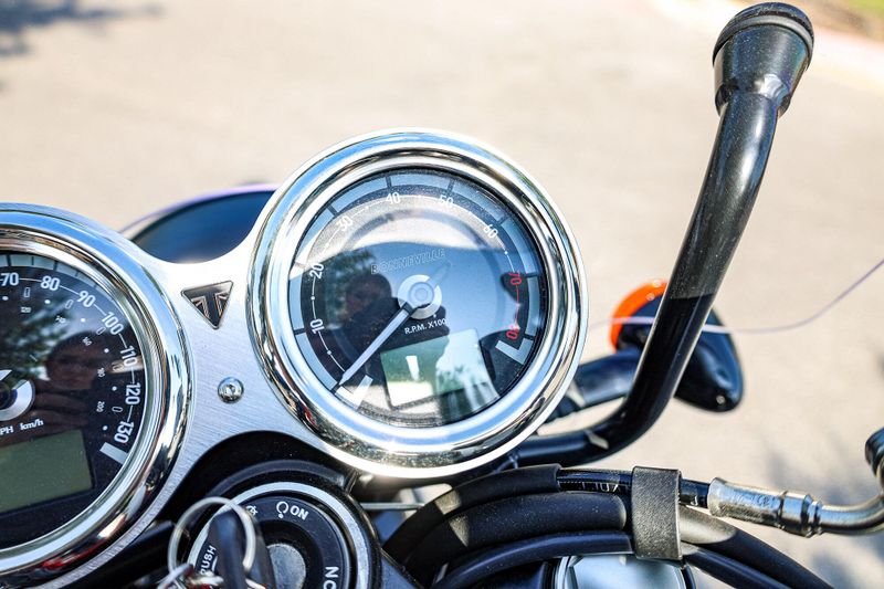 2022 Triumph BONNEVILLE T 120 BLACK EURO 5A BASE Image 4