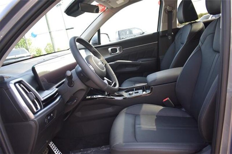 New 2025 Kia Sorento SXImage 23
