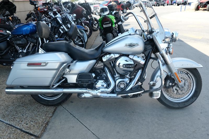 USED 2014 HARLEY ROAD KING Image 3