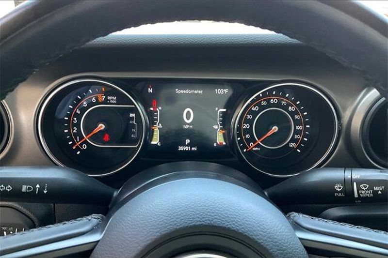 2022 Jeep Gladiator Willys photo 19