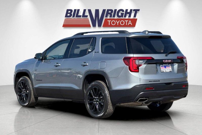 Used 2023 GMC Acadia SLEImage 5