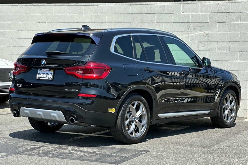 2021 BMW X3 xDrive30eImage 4