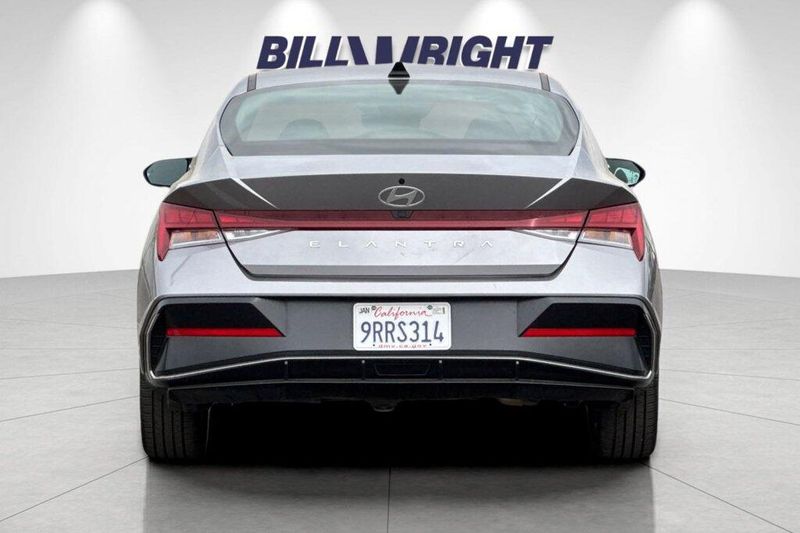 Used 2025 Hyundai Elantra SEL ConvenienceImage 4
