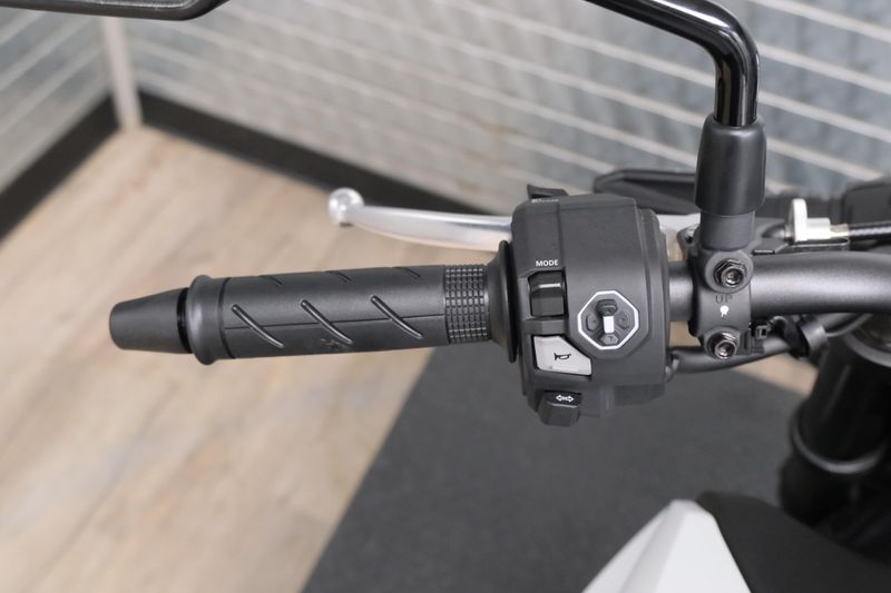 NEW 2025 HONDA CB750 HORNET Image 19