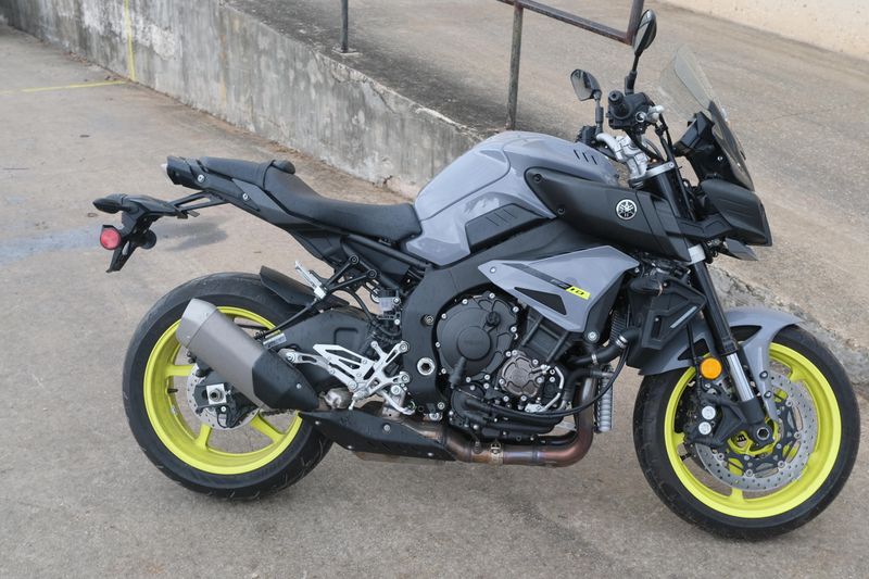 2017 Yamaha FZ10 GRAY Image 2