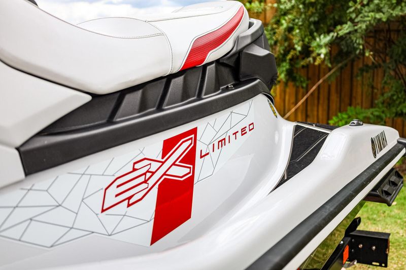 2021 Yamaha EX LIMITED TORCH RED AND WHITE Image 4