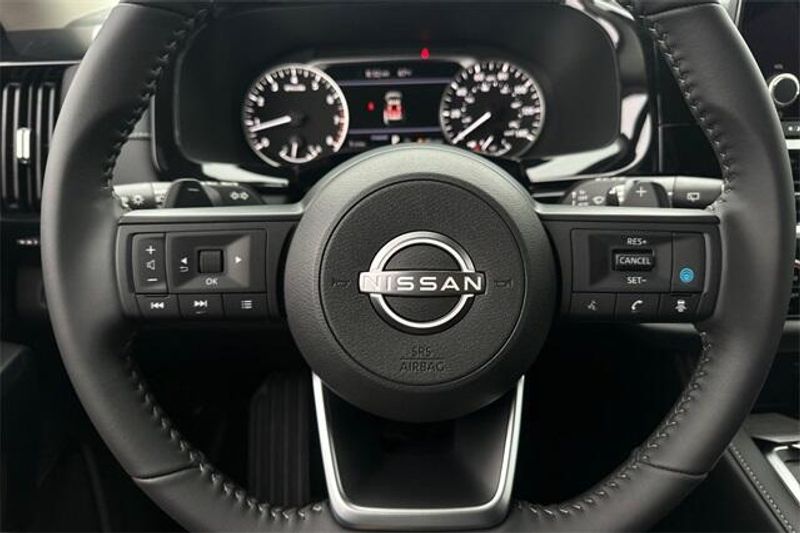 New 2025 Nissan Pathfinder SVImage 21