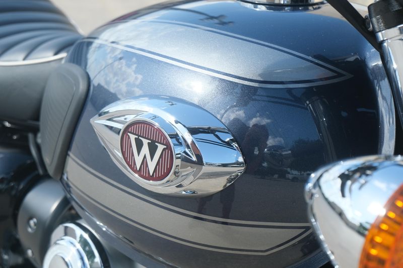 2024 Kawasaki W800 ABS METALLIC SLATE BLUE AND METALLIC DIABLO BLACK Image 25