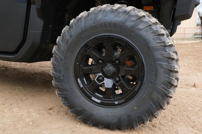 NEW 2026 CAN-AM DEFENDER MAX XT CAB HD11 WITH 1025 INCH TOUCHSCREEN Image 15