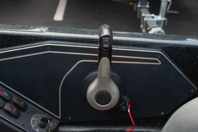 Used 2015 SKEETER ZX225 Image 44