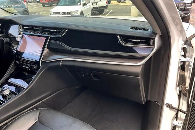 2022 Jeep Cherokee Limited 4xe photo 14