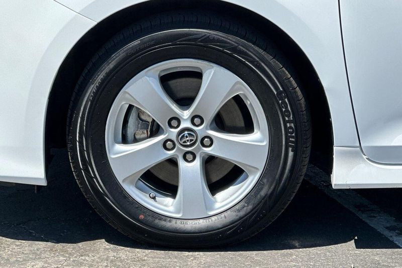 Used 2018 Toyota Sienna LEImage 24