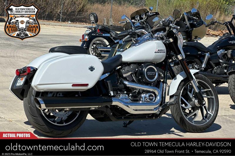 2021 Harley-Davidson Softail in a STONE WASHED WHITE PEARL exterior color. BMW Motorcycles of Temecula – Southern California (951) 506-6903 bmwmotorcyclesoftemecula.com 