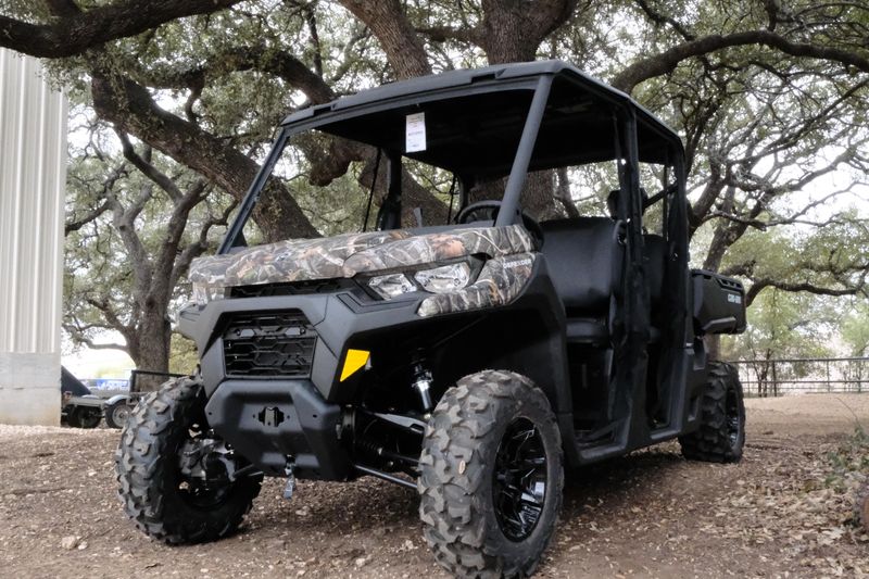 2025 Can-Am DEFENDER MAX DPS HD7 WILDLAND CAMOImage 4