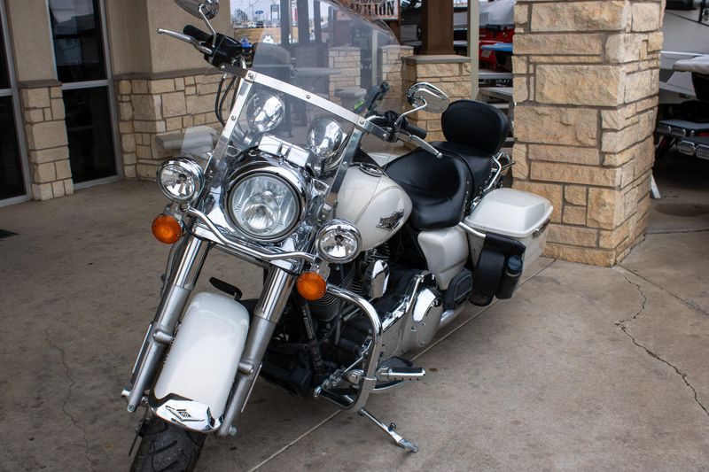 USED 2015 HARLEY ROAD KING BASE Image 2