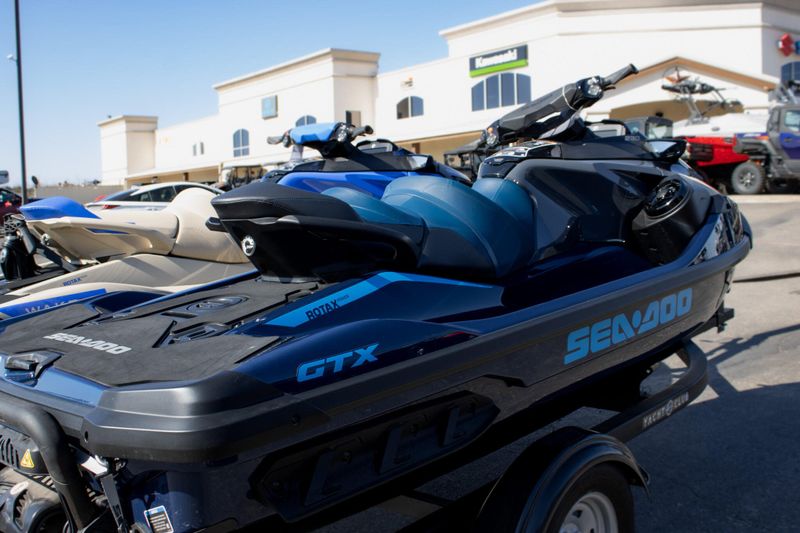 2025 SEADOO GTX 230 WITH SOUND SYSTEM IDF  BLUE ABYSS AND GULFSTREAM BLUE Image 6