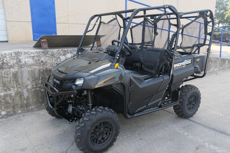 NEW 2026 HONDA PIONEER 7004 DELUXE  in a BLACK FOREST GREEN exterior color. Family PowerSports (877) 886-1997 familypowersports.com