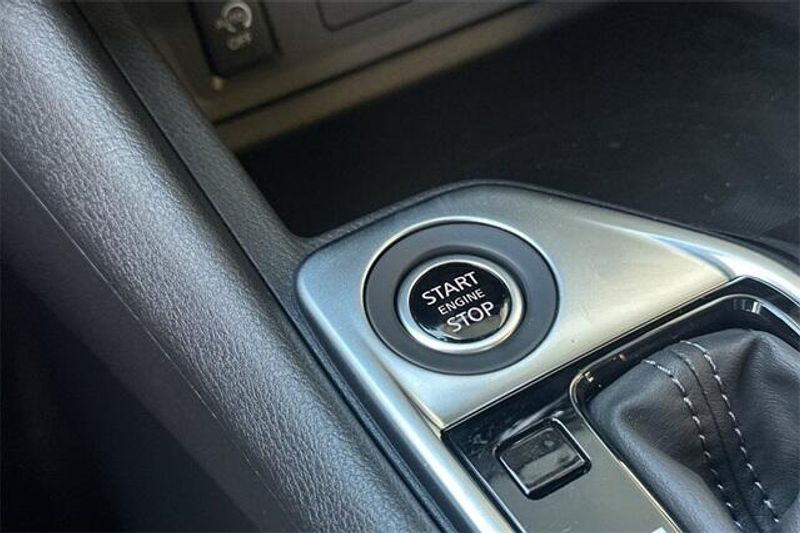 New 2025 Nissan Sentra SVImage 18