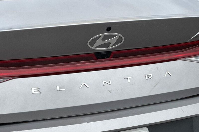 Used 2025 Hyundai Elantra SEL ConvenienceImage 24