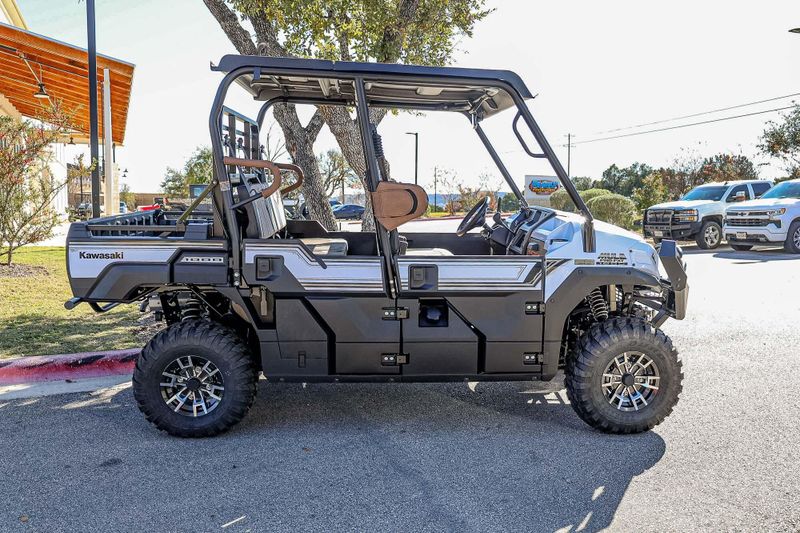 2025 Kawasaki MULE PROFXT 1000 LE PLATINUM RANCH EDITION METALLIC STARDUST WHITE Image 11
