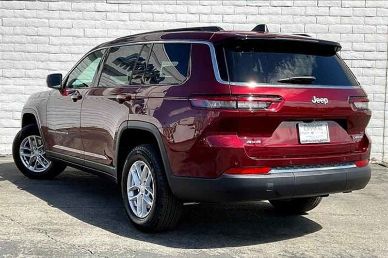 2025 Jeep Grand Cherokee Laredo photo 2