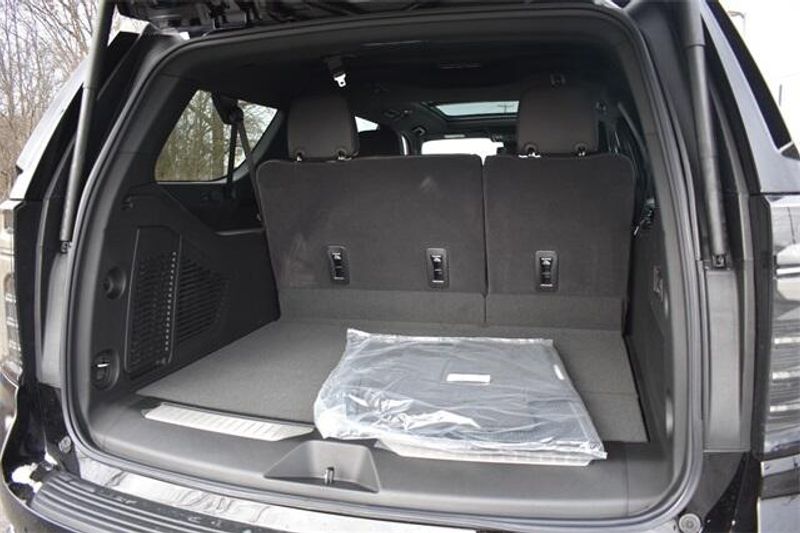 2025 Chevrolet Suburban PremierImage 21