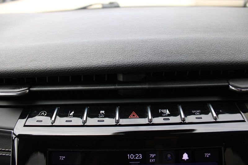 2023 Jeep Grand Cherokee Laredo photo 17