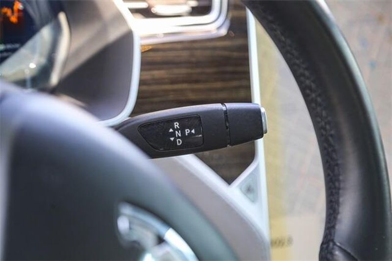 2015 Tesla Model S 70DImage 20