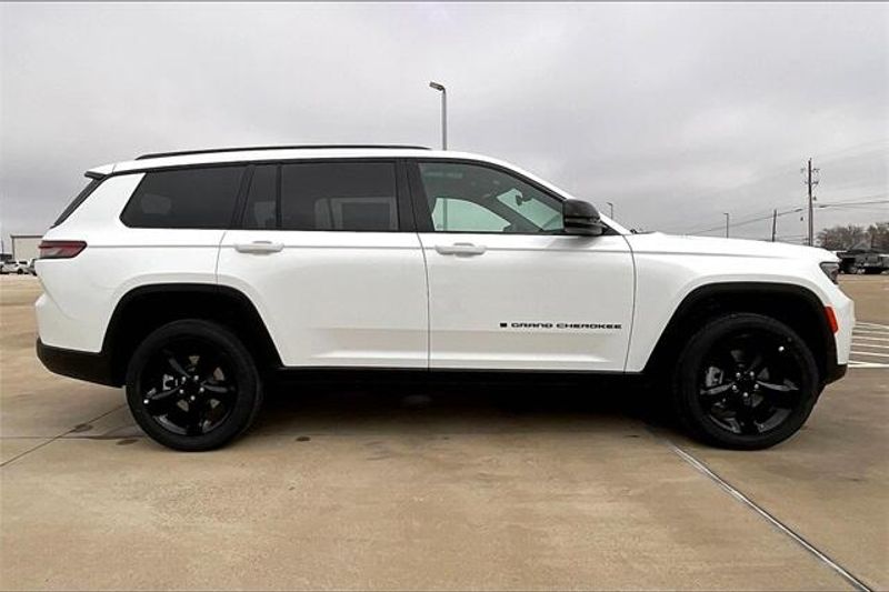 2025 Jeep Grand Cherokee L Altitude X 4x4Image 15