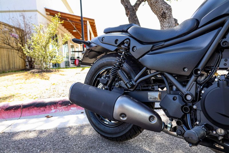 2025 Kawasaki ELIMINATOR ABS  METALLIC FLAT SPARK BLACK Image 5