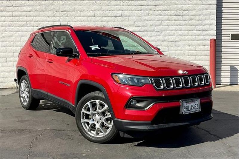 2023 Jeep Compass Latitude LuxImage 2