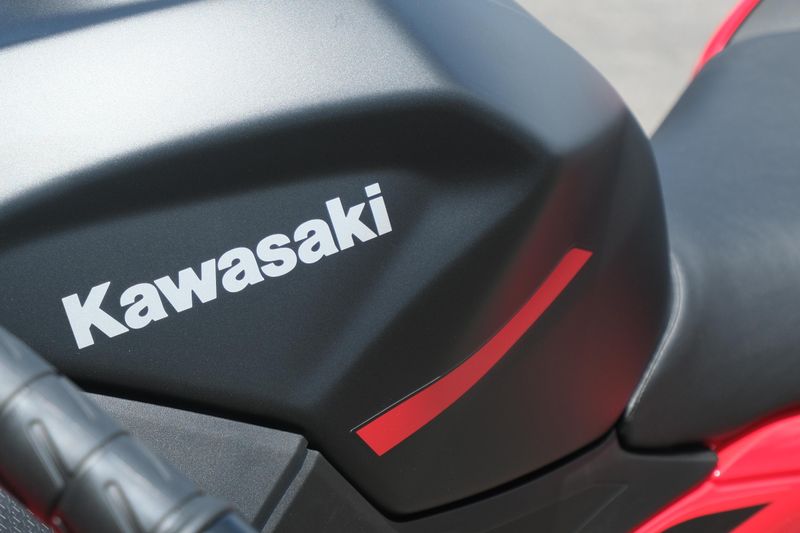 2025 Kawasaki NINJA 500 ABS PASSION RED AND METALLIC FLAT SPARK BLACK AND METALLIC MATTE DARK GRAY Image 11