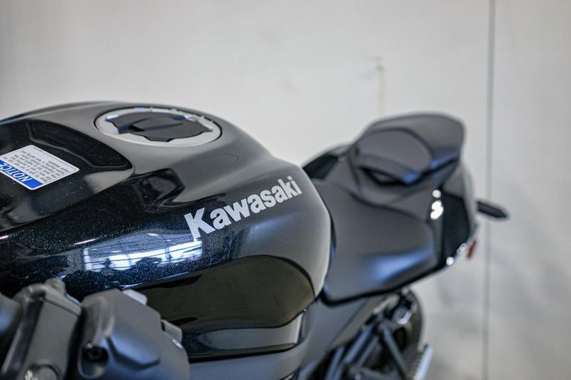 2025 KAWASAKI NINJA ZX4R ABS  METALLIC SPARK BLACK in a METALLIC SPARK BLACK exterior color. Family PowerSports (877) 886-1997 familypowersports.com 