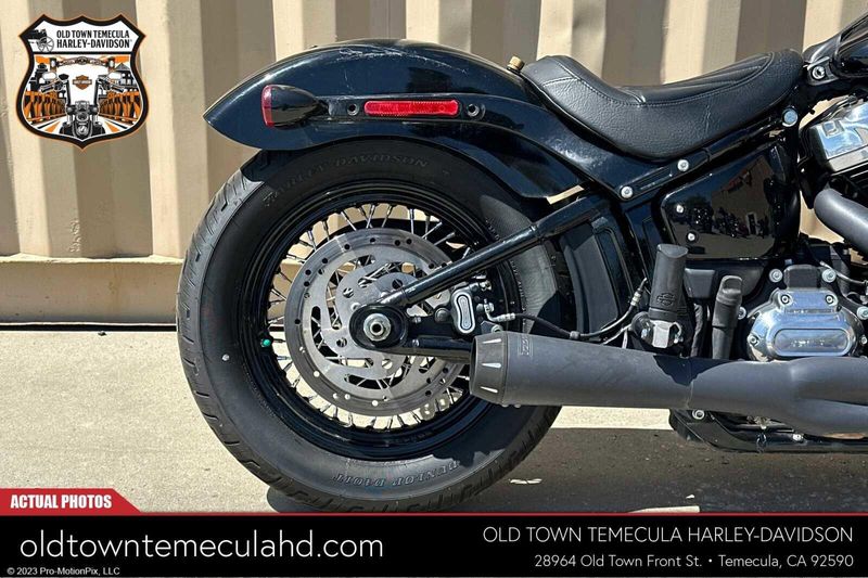 2021 Harley-Davidson Softail in a Black exterior color. BMW Motorcycles of Temecula – Southern California (951) 506-6903 bmwmotorcyclesoftemecula.com 