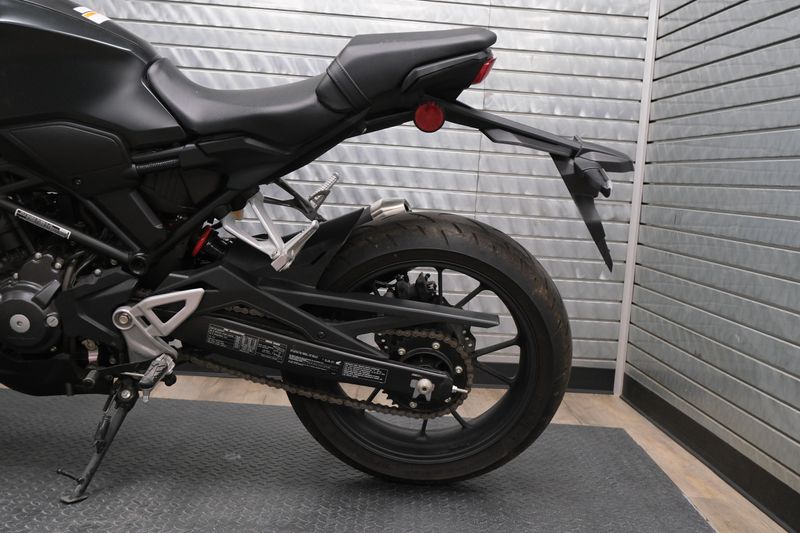 USED 2025 HONDA CB300R ABS Image 16