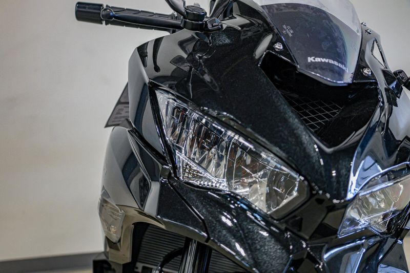 2025 Kawasaki NINJA ZX4R ABS METALLIC SPARK BLACK Image 7