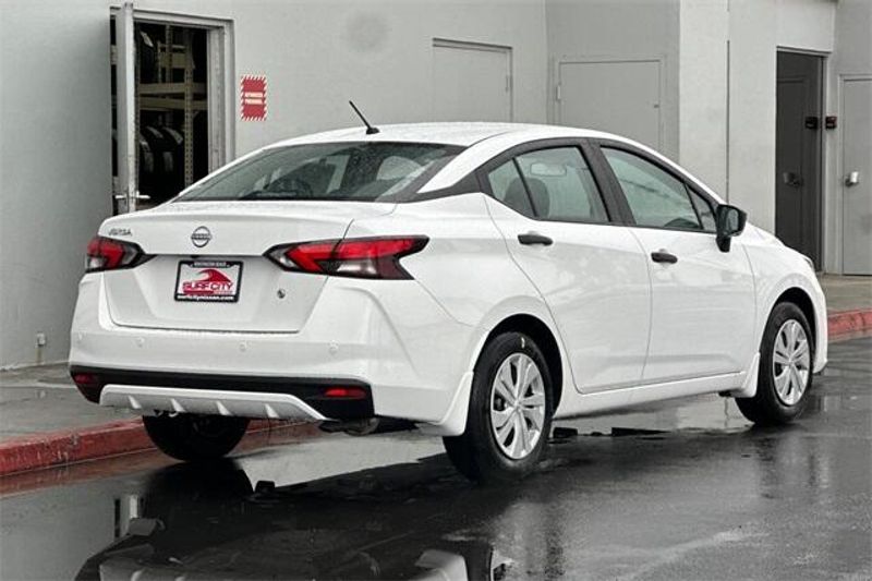 2025 Nissan Versa 1.6 SImage 3