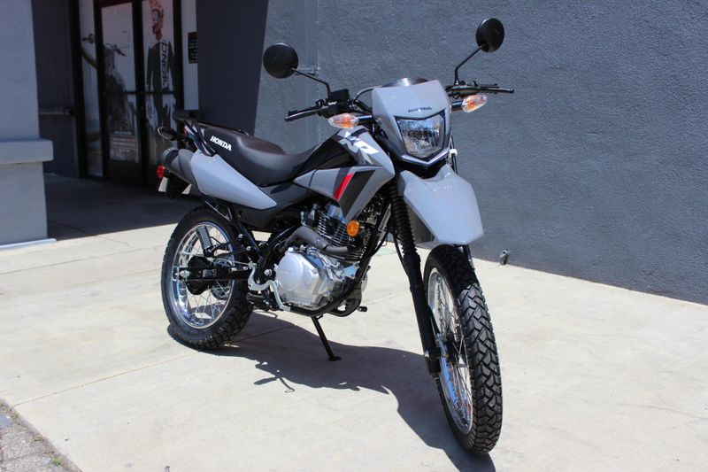 2025 Honda XR150L Image 3