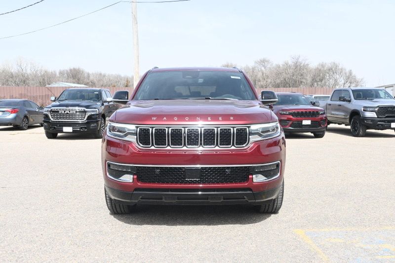 2025 Wagoneer L Image 3