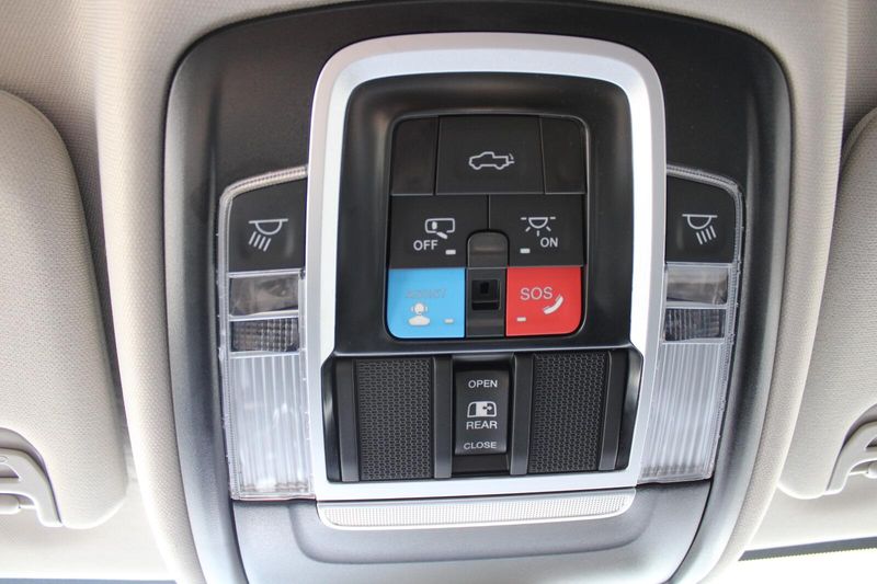 2024 Ram 2500 Laramie photo 18