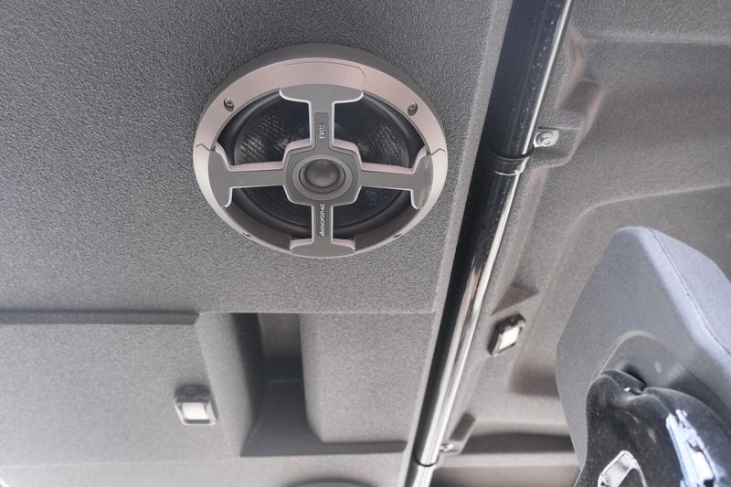 NEW 2025 HONDA PIONEER 10006 DELUXE CREW Image 35